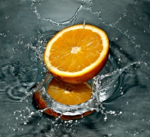 Orange mit Wasser