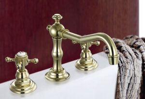 goldene Badarmaturen